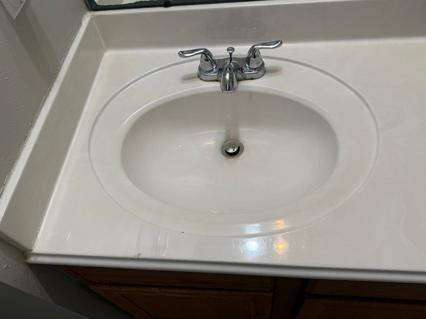 Bathroom sink after cleaning — spotless and shining